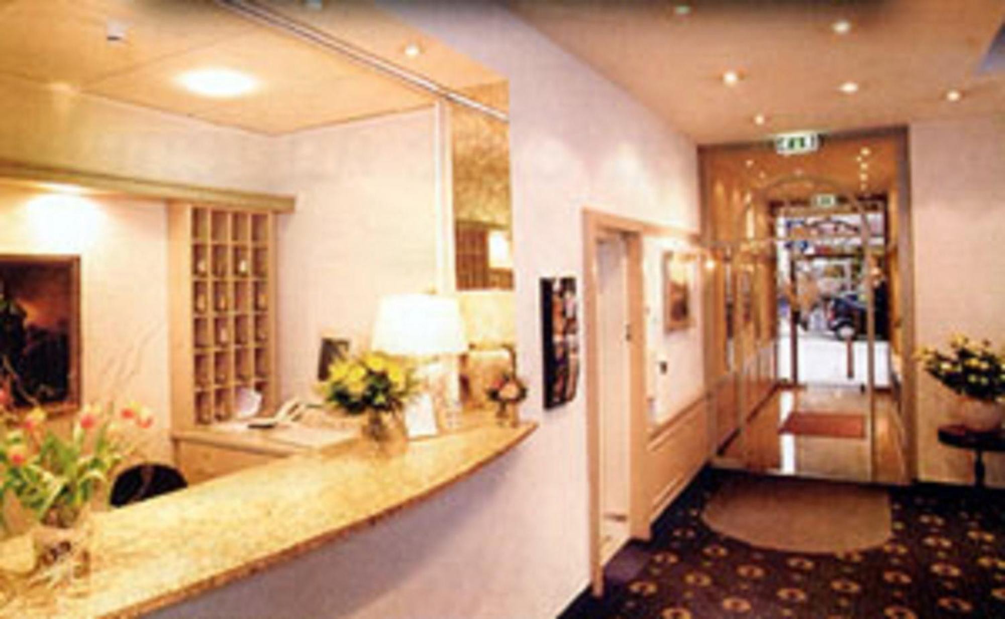 Hotel Ambiente Garni Munich Exterior photo